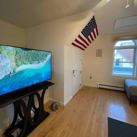 Cozy Condo With All Perks & Parking Close To Encore Casino Everett Exterior photo