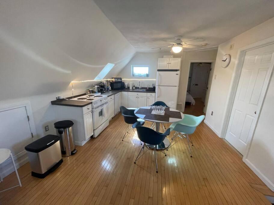 Cozy Condo With All Perks & Parking Close To Encore Casino Everett Exterior photo